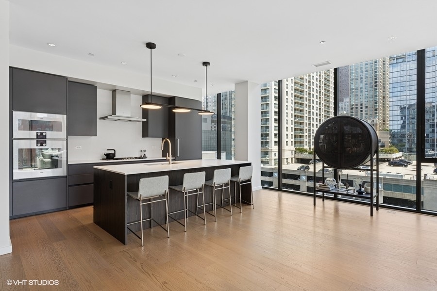 56 W HURON Street Unit: 7