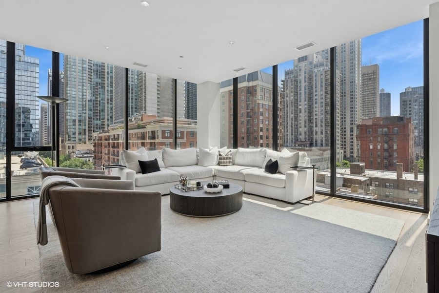 56 W HURON Street Unit: 7