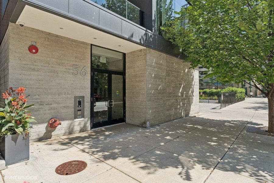 56 W HURON Street Unit: 7