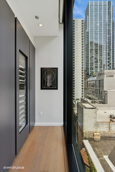 56 W HURON Street Unit: 7