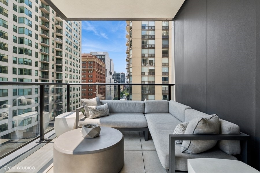56 W HURON Street Unit: 7