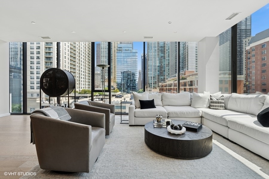 56 W HURON Street Unit: 7