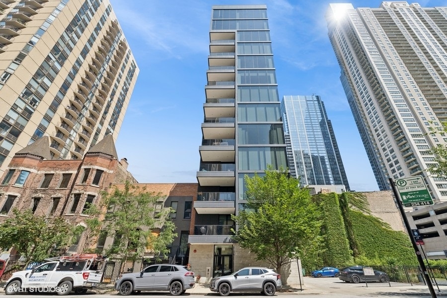 56 W HURON Street Unit: 7