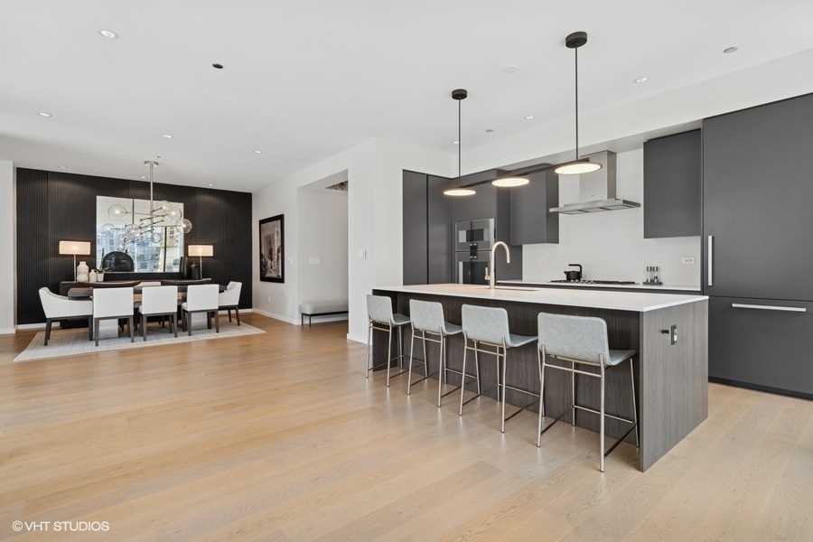 56 W HURON Street Unit: 7