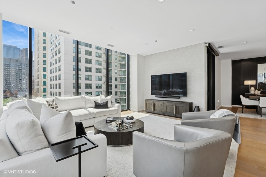 56 W HURON Street Unit: 7