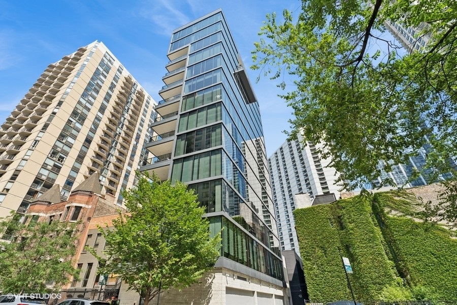 56 W HURON Street Unit: 7