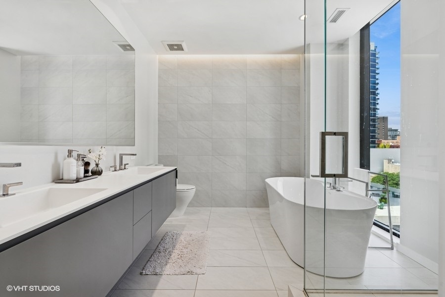 56 W HURON Street Unit: 7