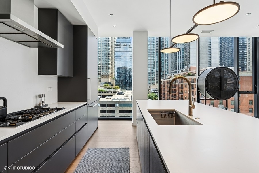 56 W HURON Street Unit: 7