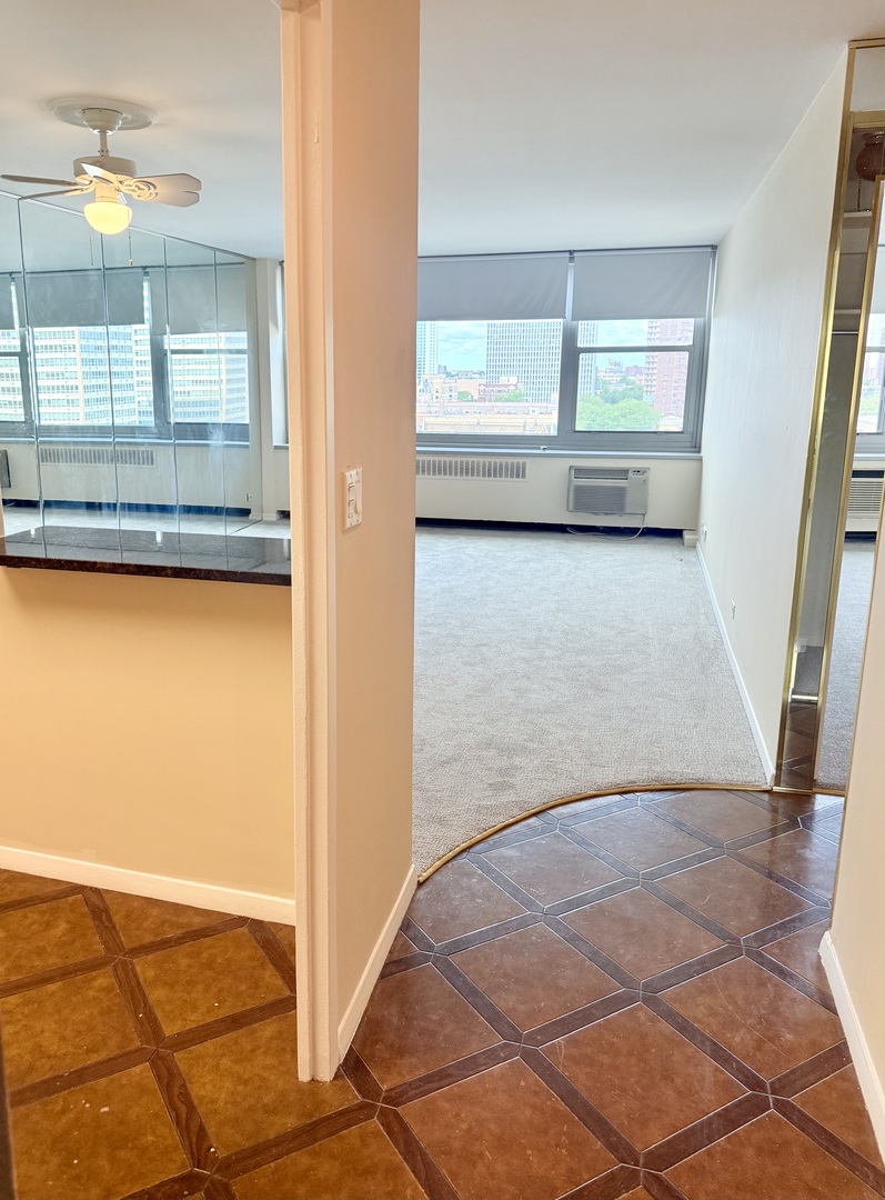 555 W Cornelia Avenue Unit: 1107