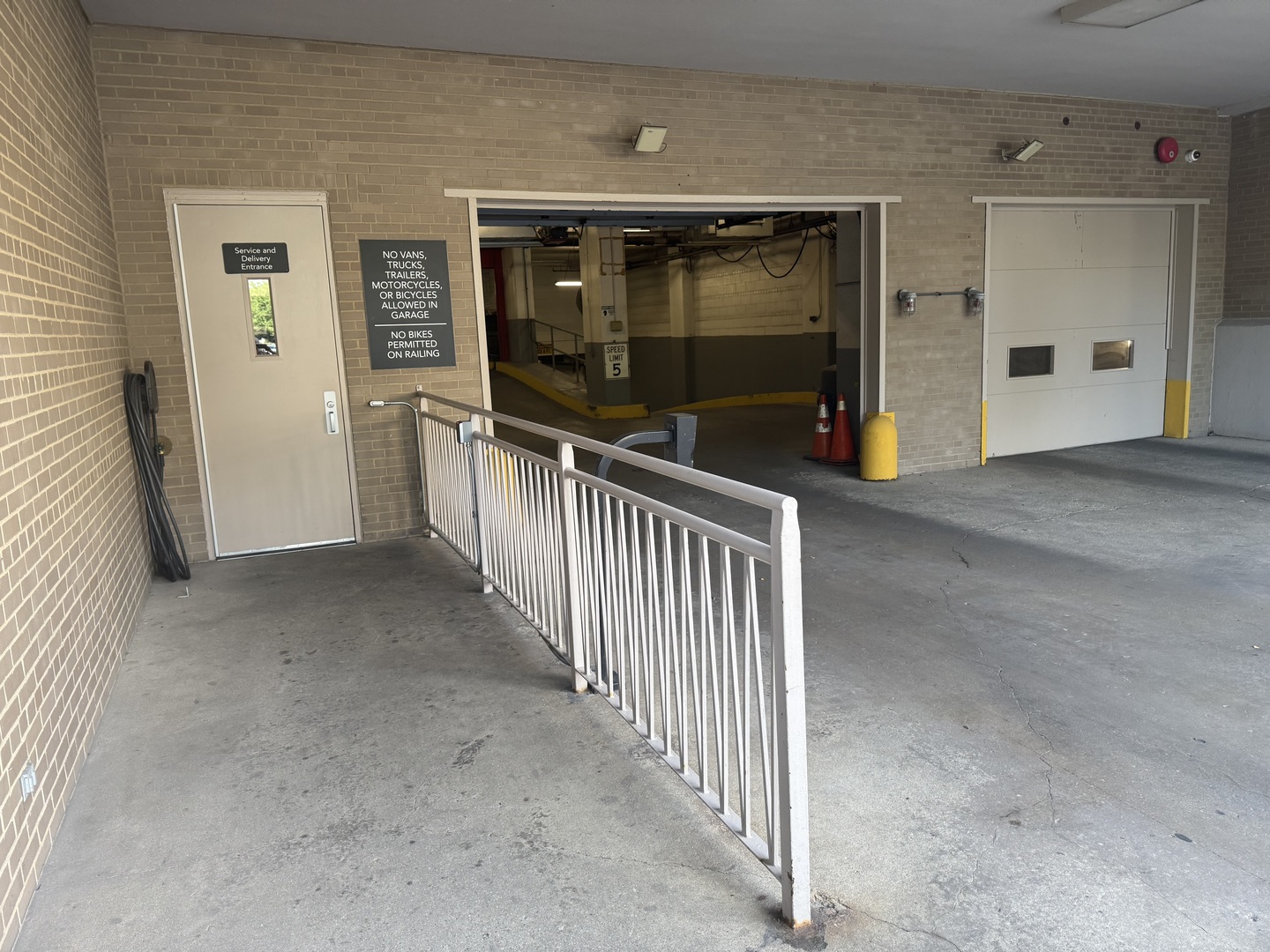 555 W Cornelia Avenue Unit: 1107