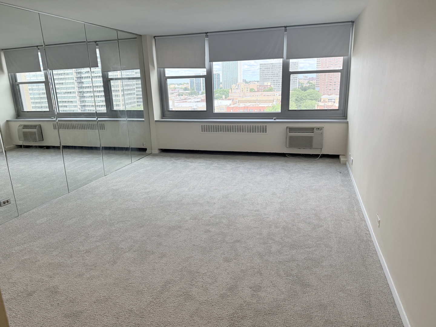 555 W Cornelia Avenue Unit: 1107