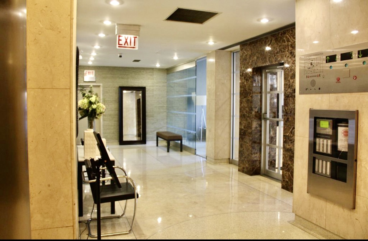 555 W Cornelia Avenue Unit: 1107