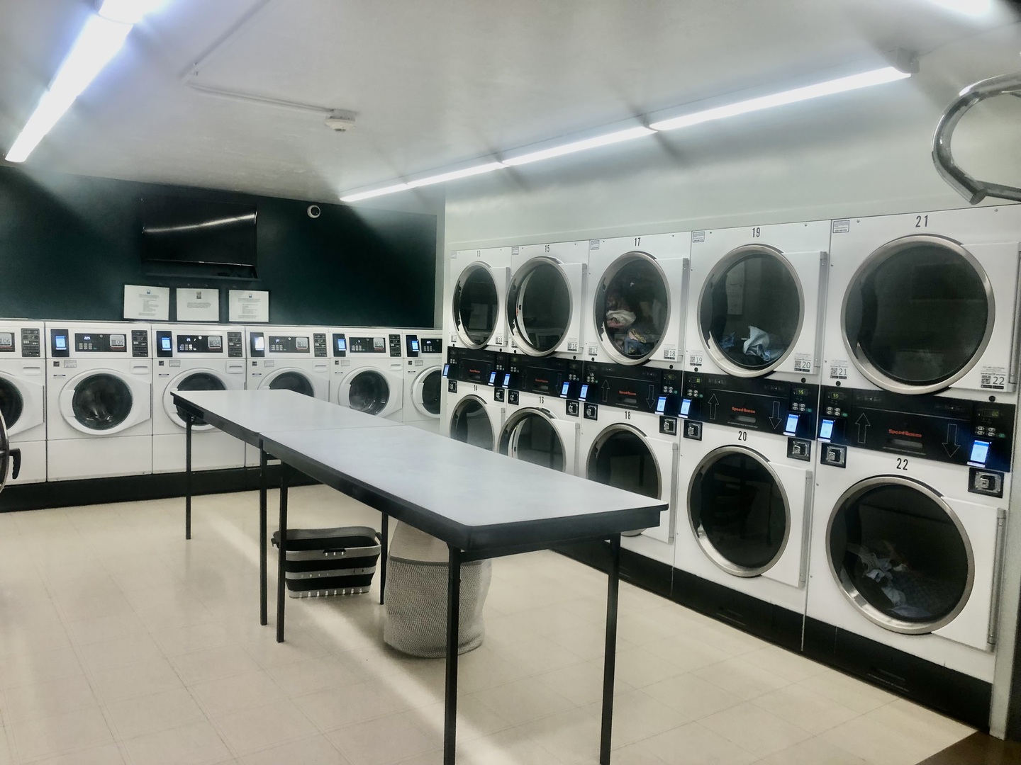 555 W Cornelia Avenue Unit: 1107