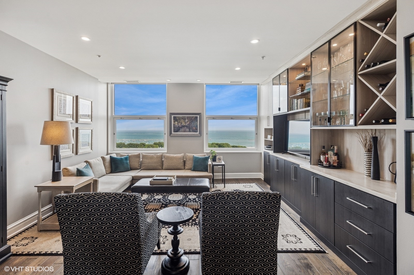 330 S MICHIGAN Avenue Unit: 1607