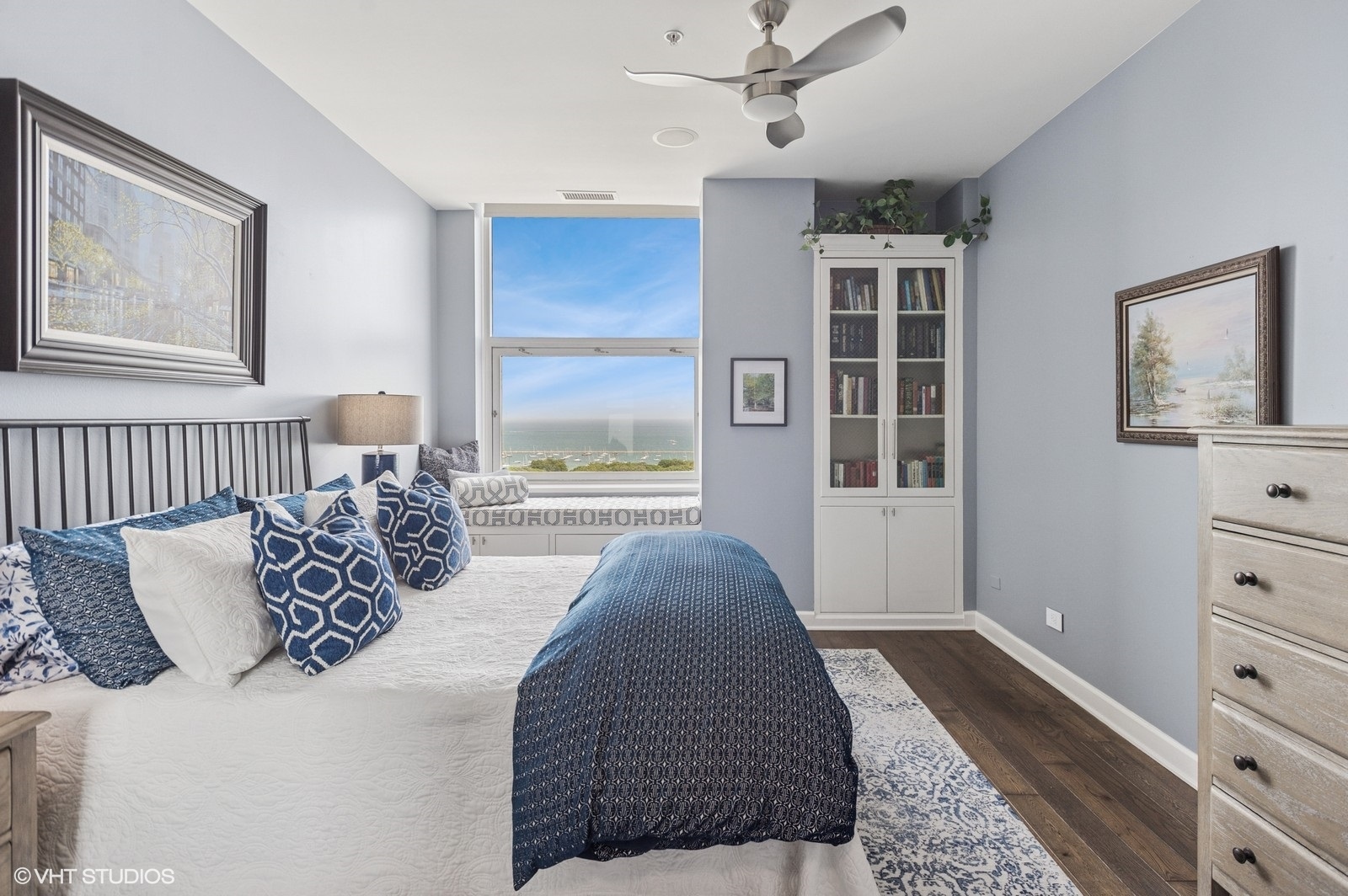 330 S MICHIGAN Avenue Unit: 1607