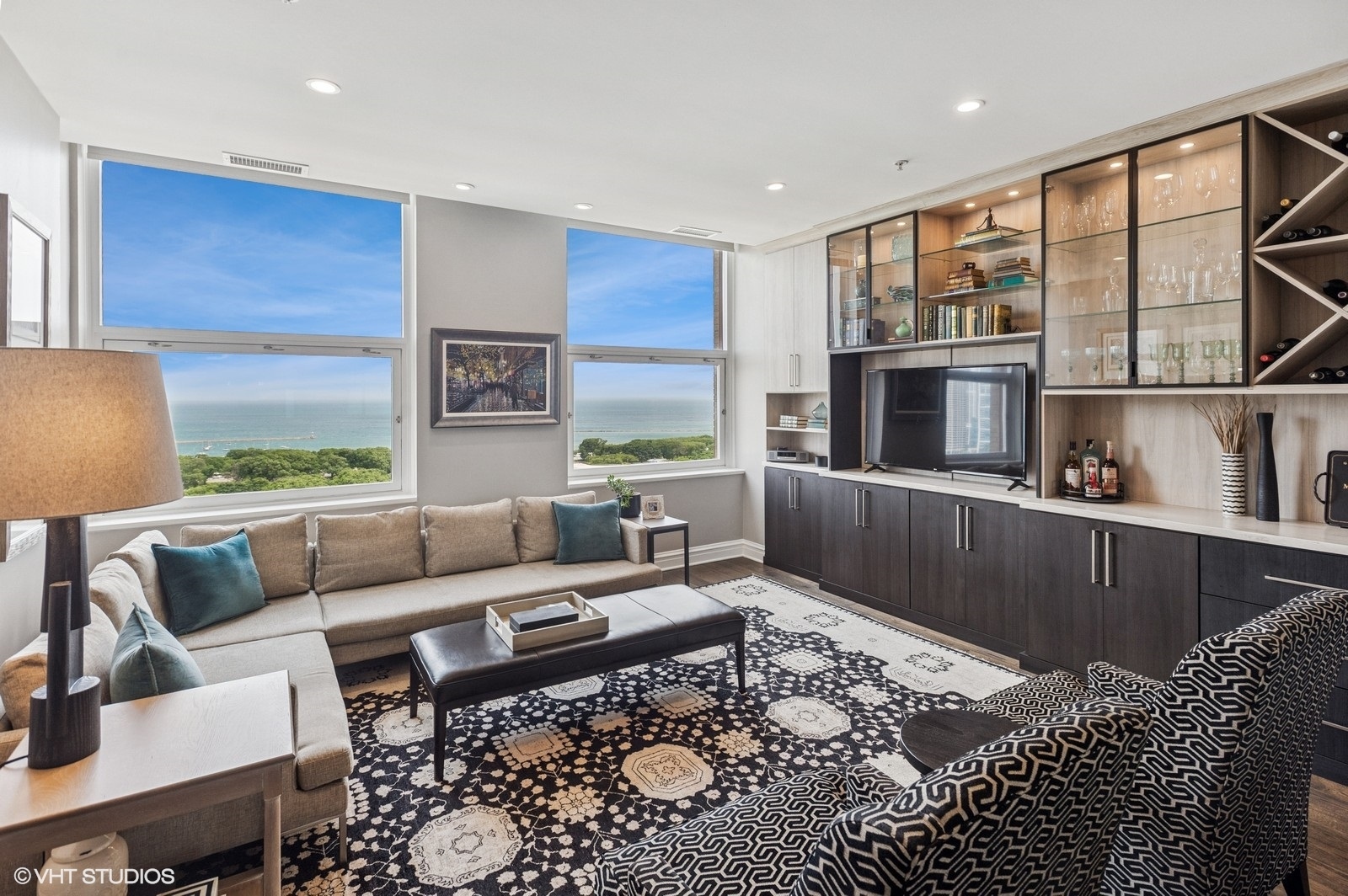 330 S MICHIGAN Avenue Unit: 1607