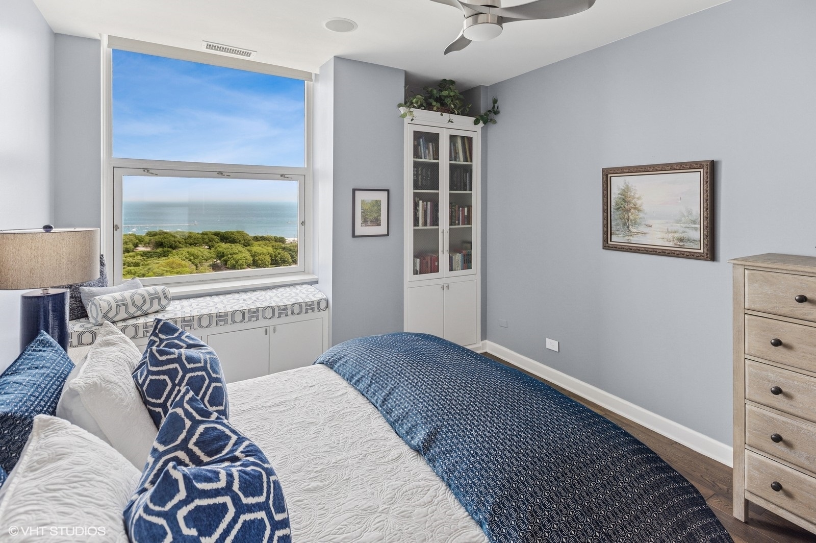 330 S MICHIGAN Avenue Unit: 1607