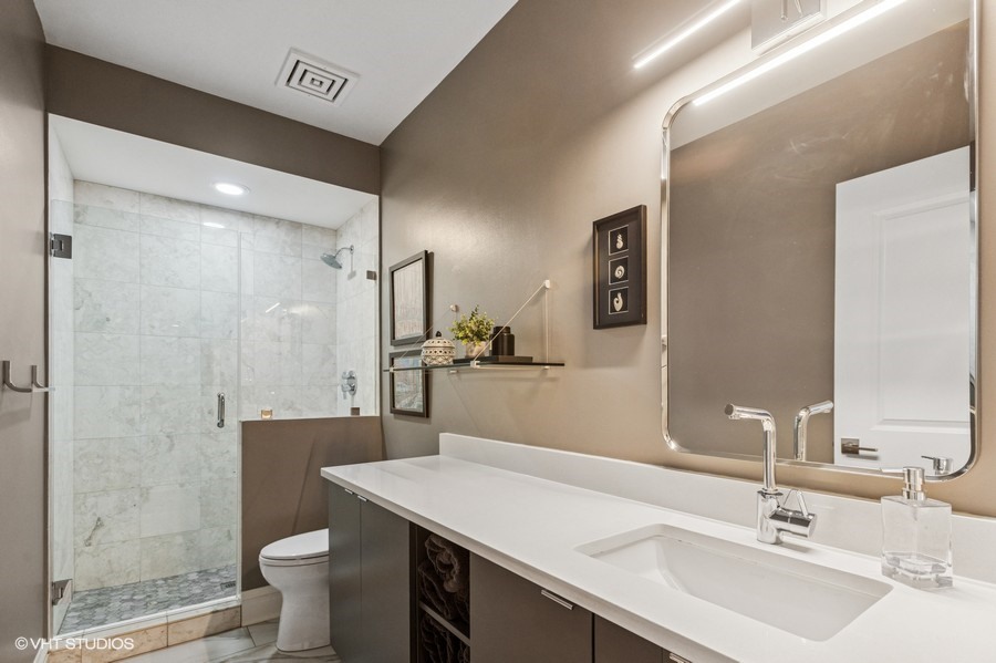 330 S MICHIGAN Avenue Unit: 1607