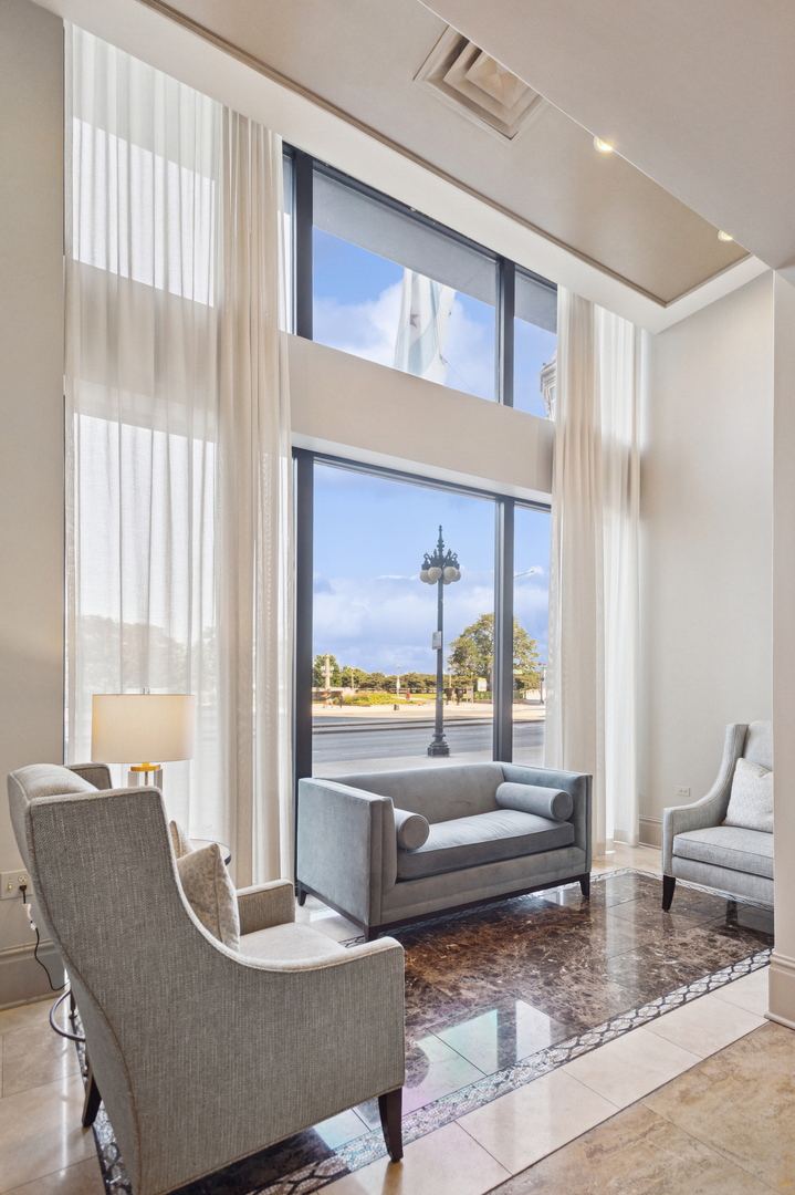 330 S MICHIGAN Avenue Unit: 1607