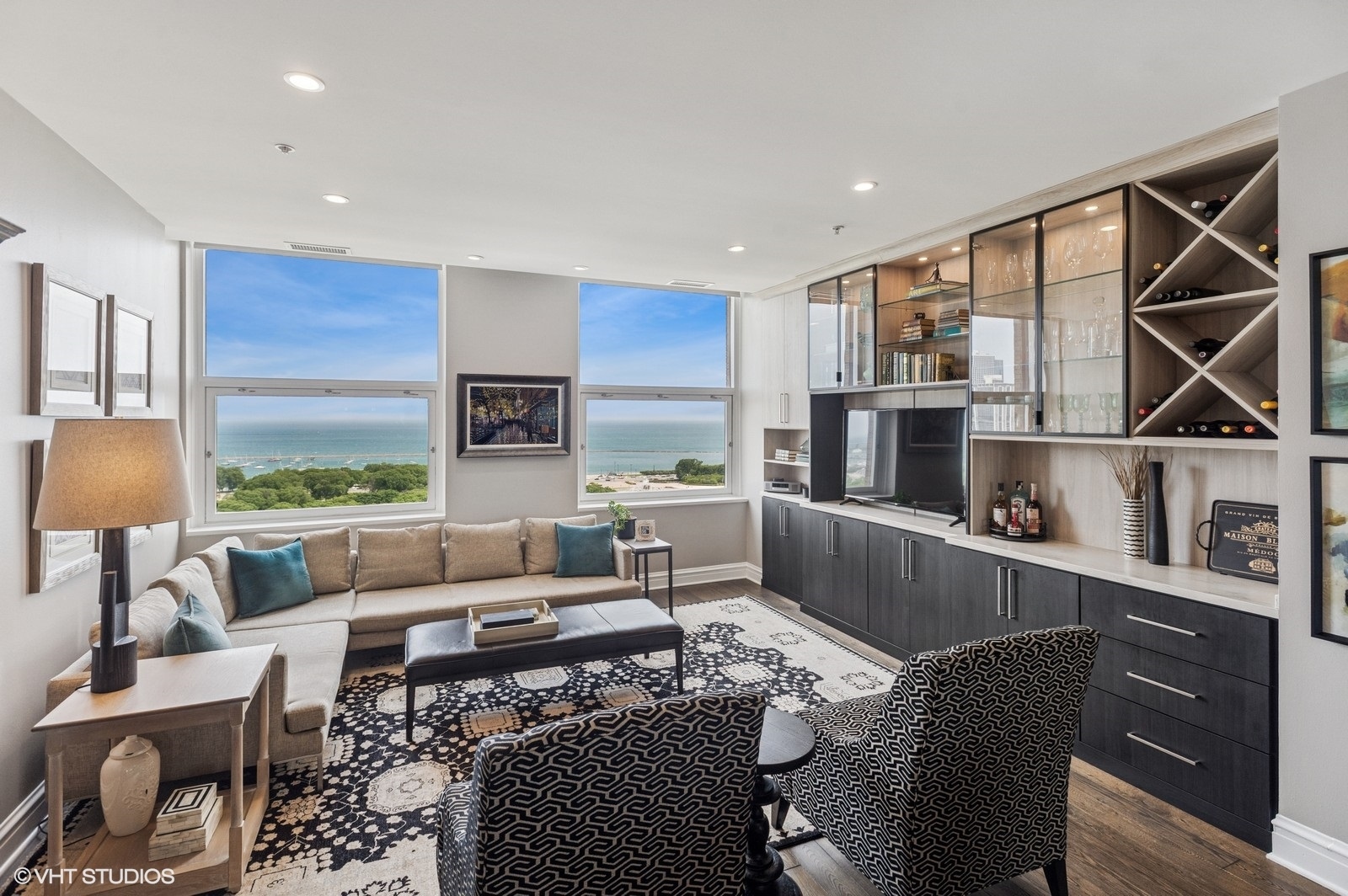 330 S MICHIGAN Avenue Unit: 1607