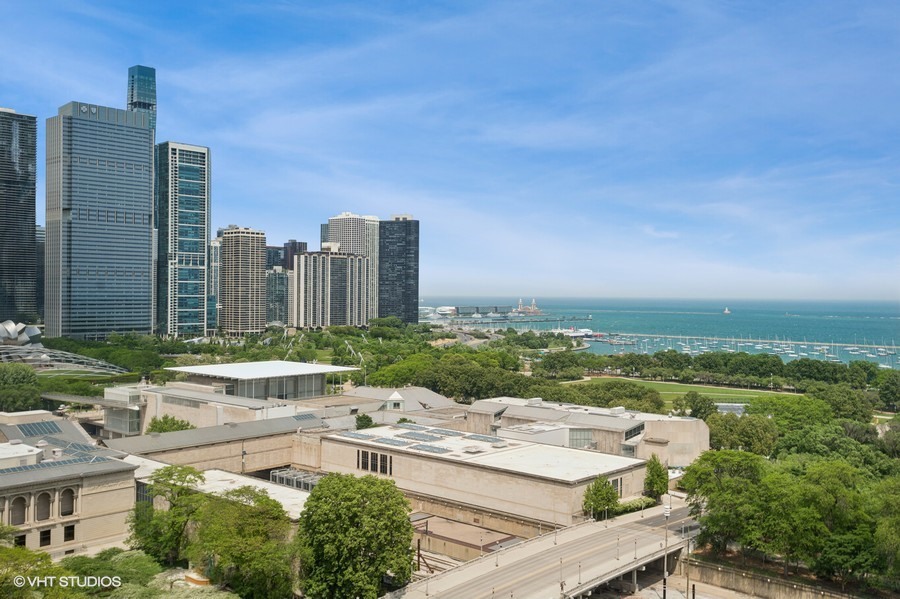 330 S MICHIGAN Avenue Unit: 1607