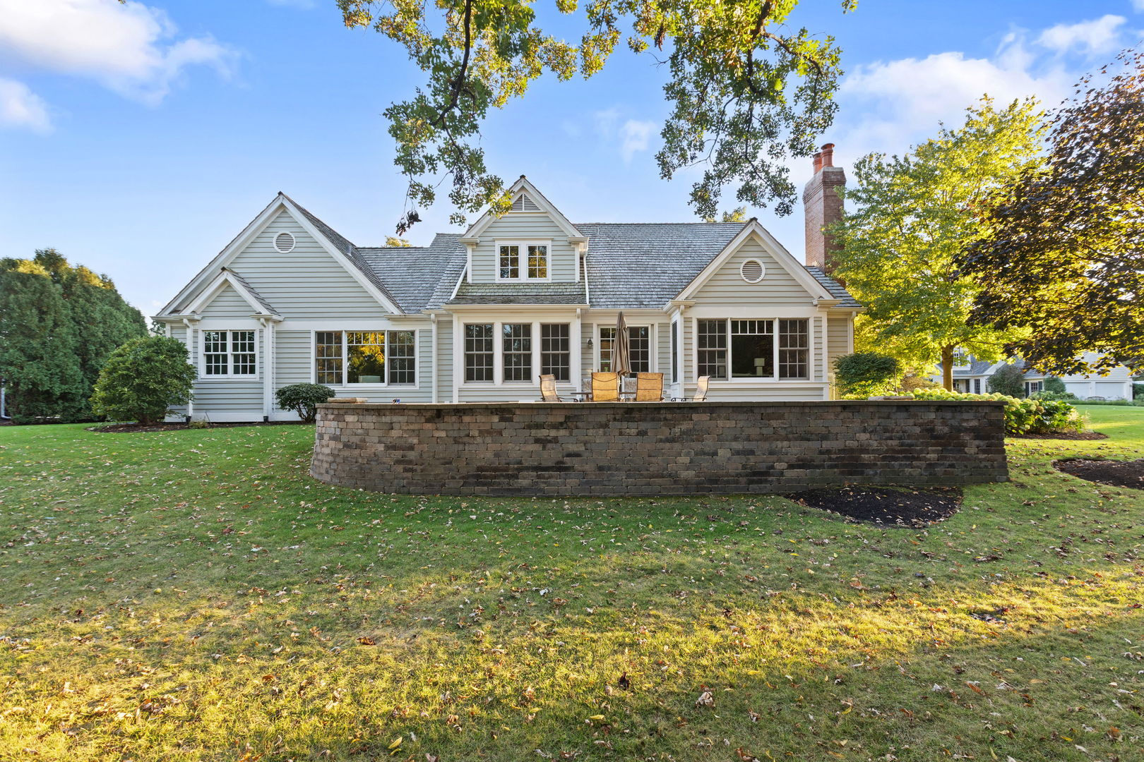 1830 W North Pond Lane