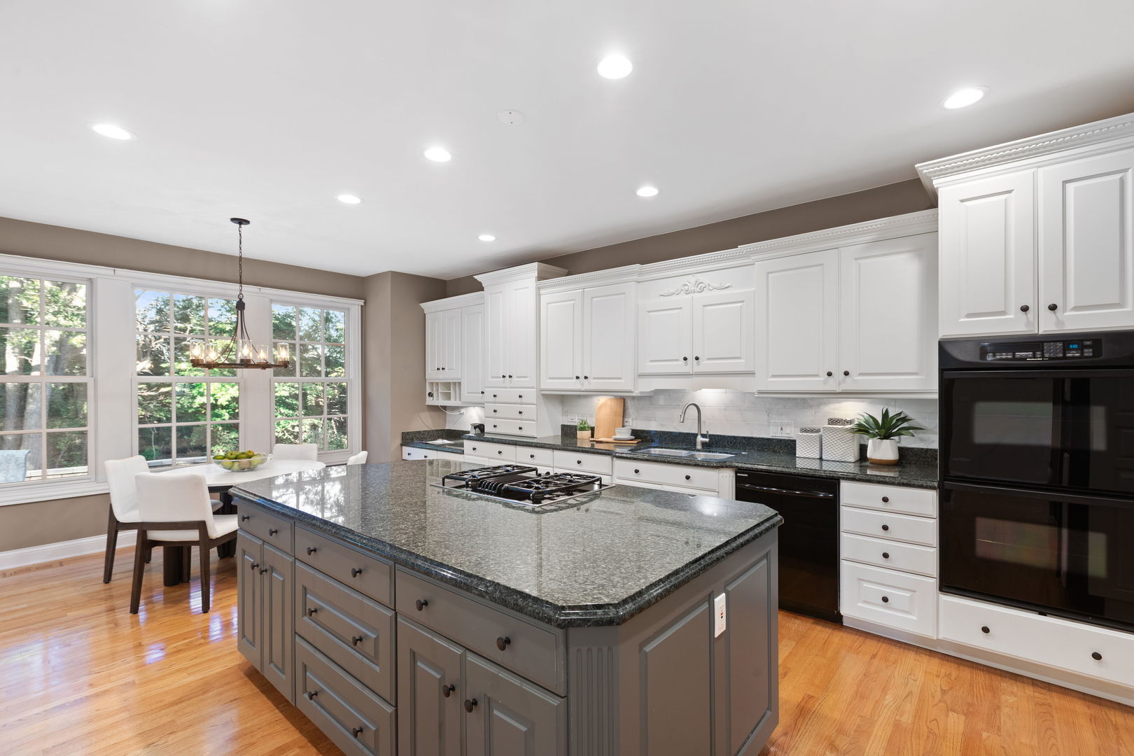 1830 W North Pond Lane