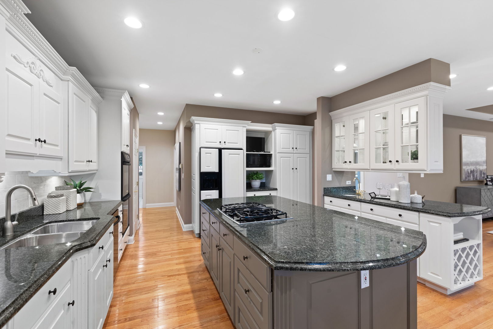 1830 W North Pond Lane