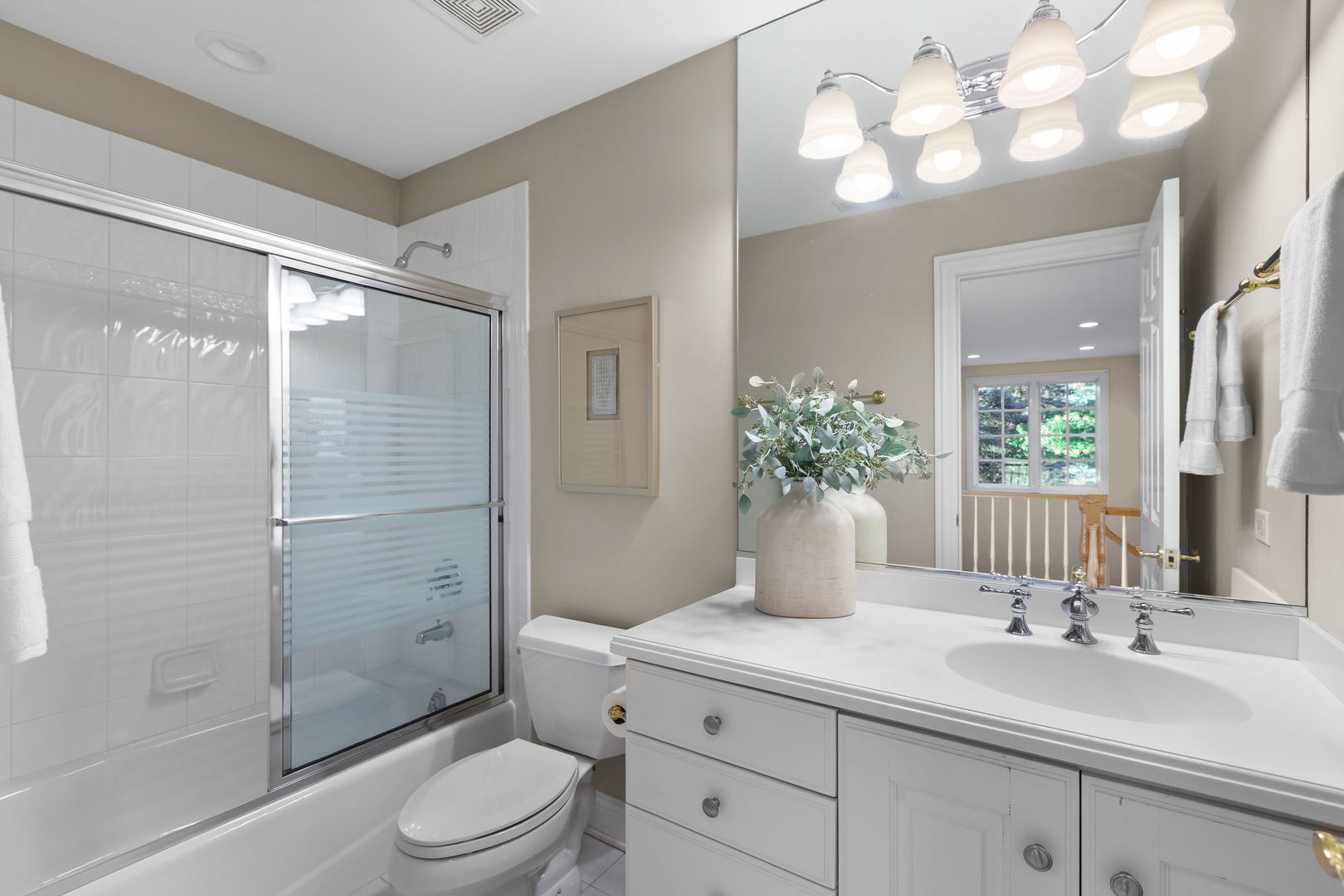 1830 W North Pond Lane