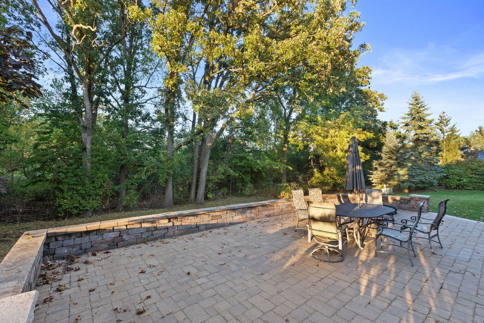 1830 W North Pond Lane