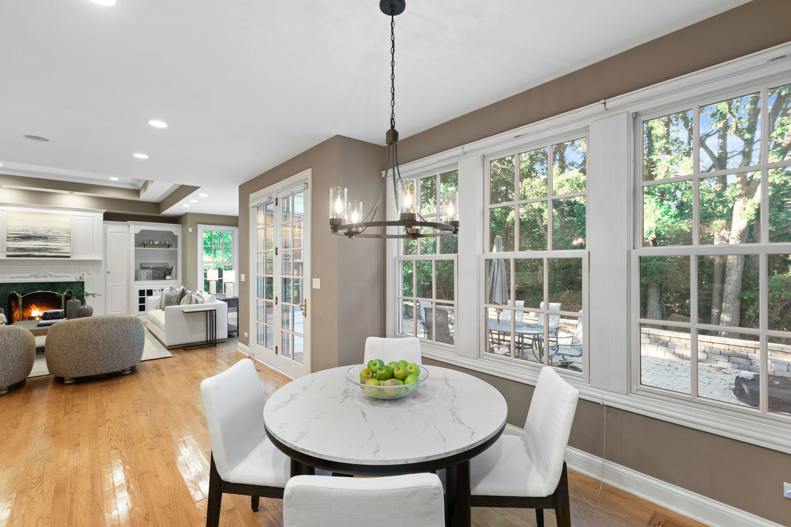 1830 W North Pond Lane