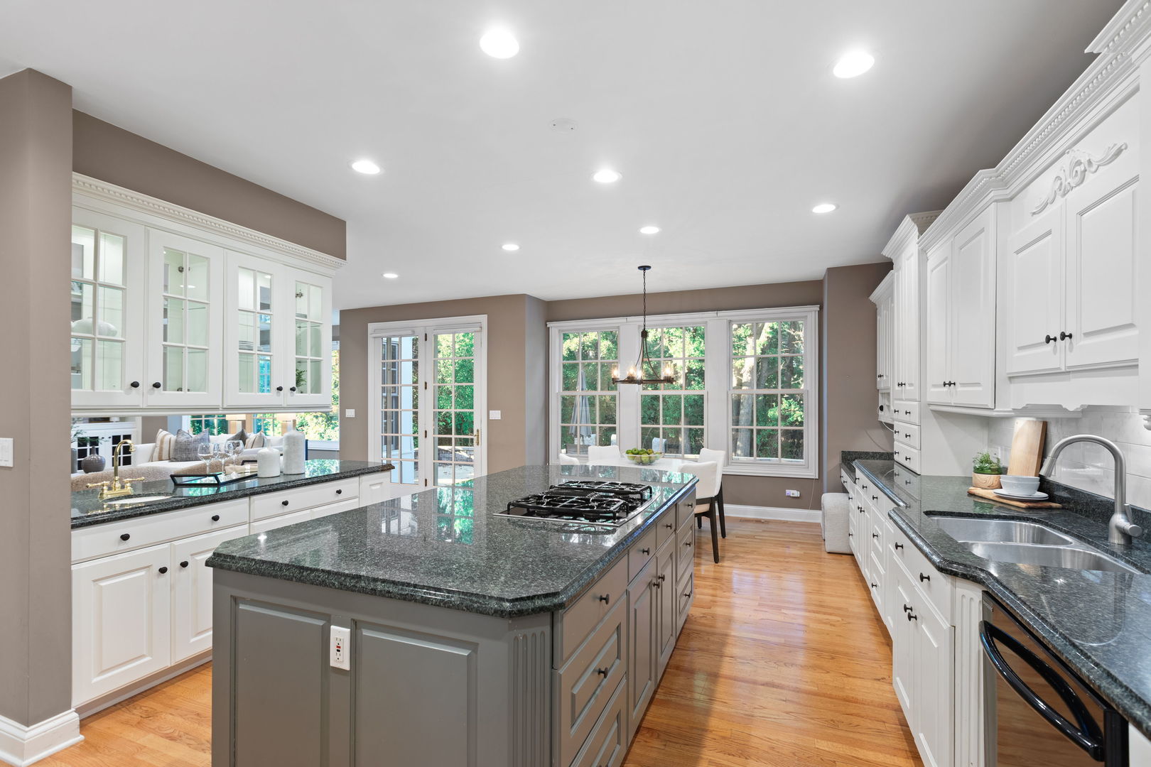 1830 W North Pond Lane