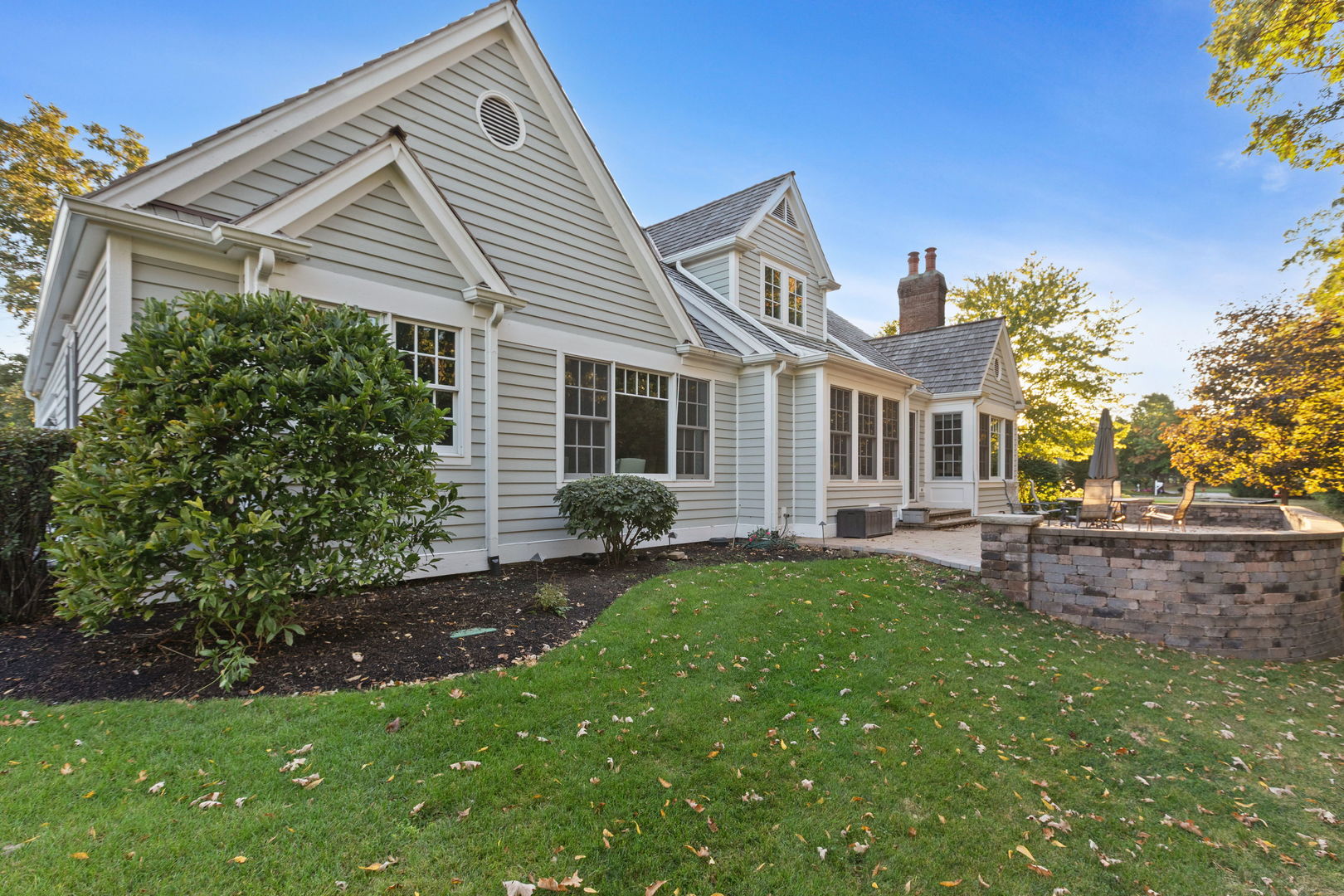 1830 W North Pond Lane