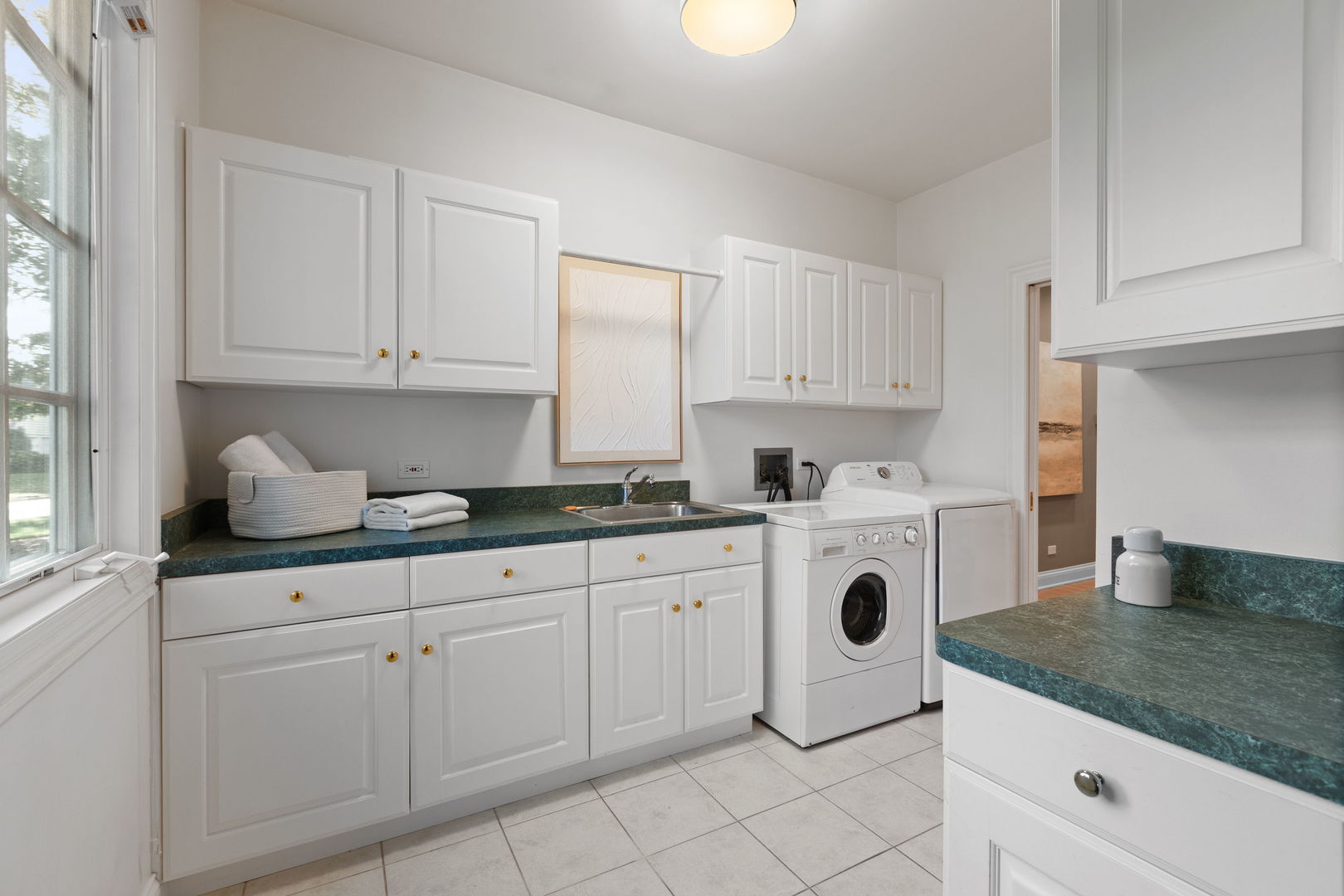 1830 W North Pond Lane