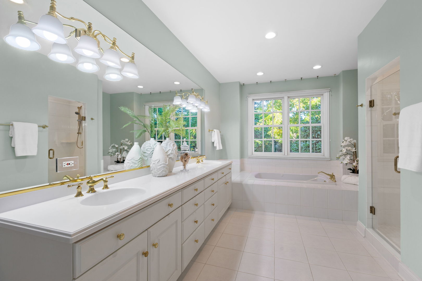 1830 W North Pond Lane