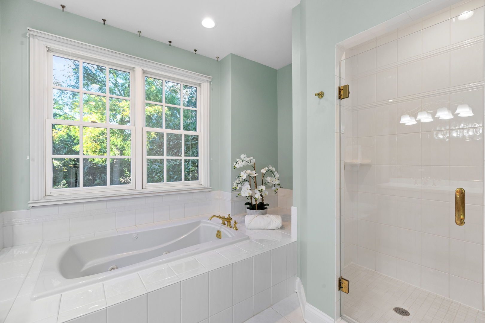 1830 W North Pond Lane