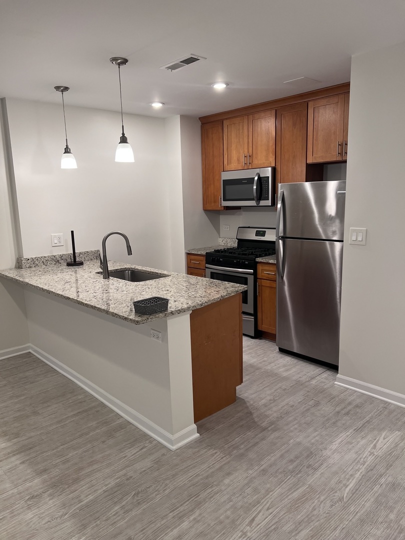 2154 N Cleveland Avenue Unit: G