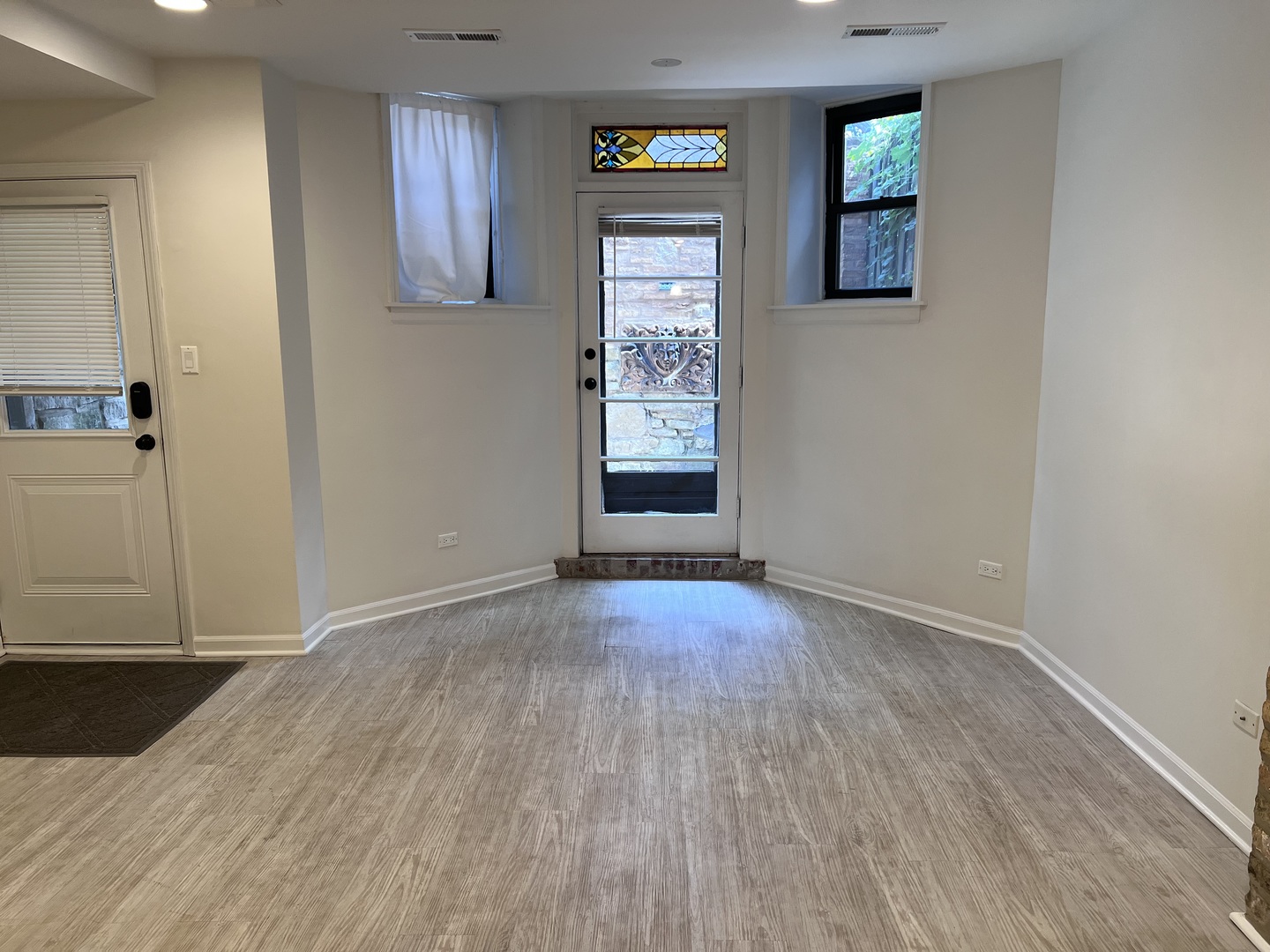 2154 N Cleveland Avenue Unit: G