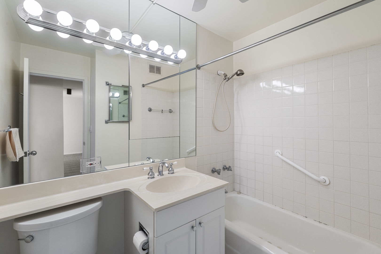 1460 N SANDBURG Terrace Unit: 1512