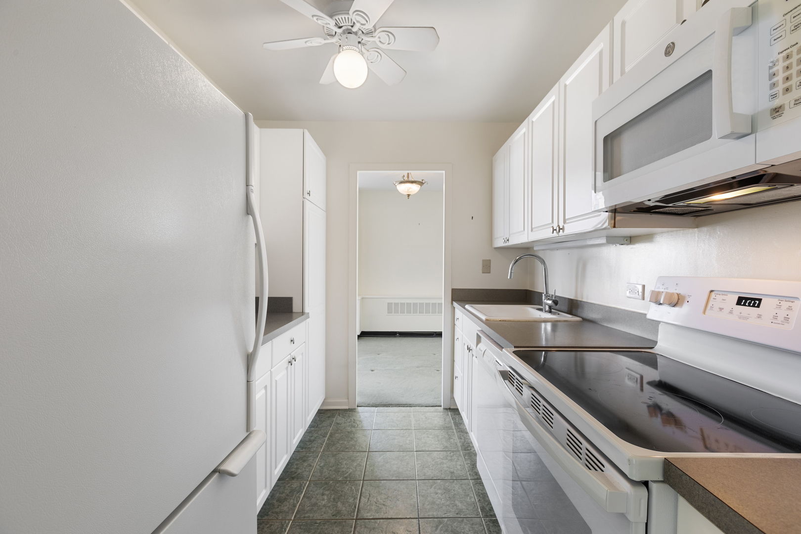 1460 N SANDBURG Terrace Unit: 1512