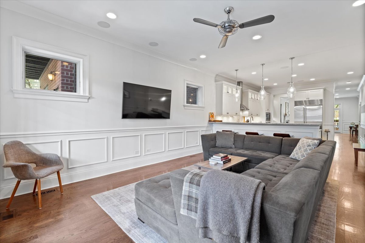 3048 N RACINE Avenue Unit: 1N