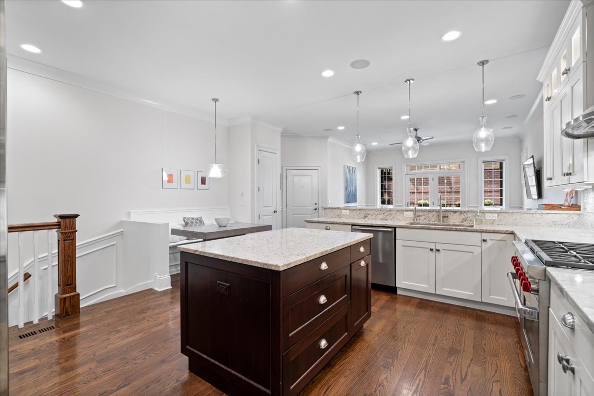 3048 N RACINE Avenue Unit: 1N