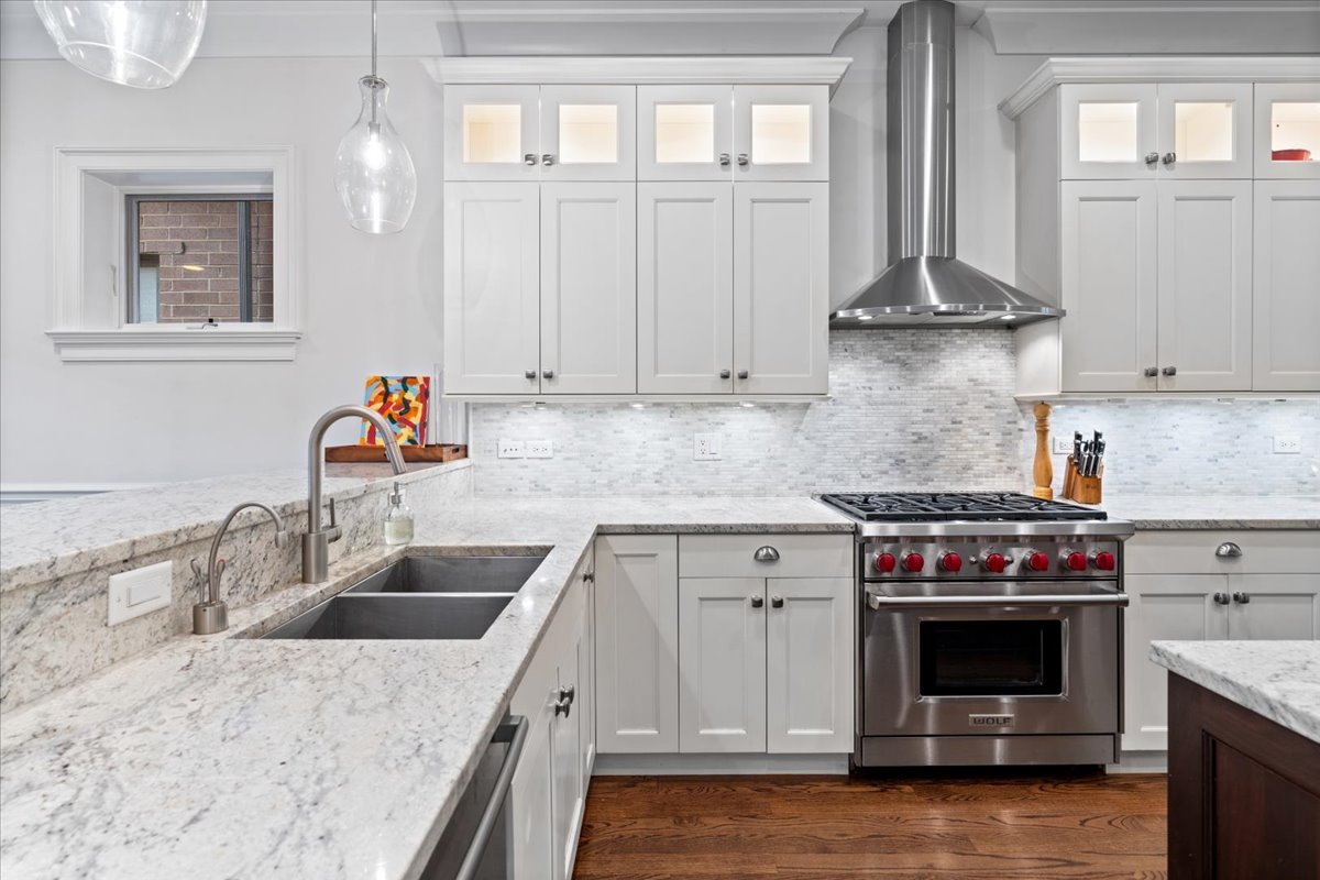 3048 N RACINE Avenue Unit: 1N