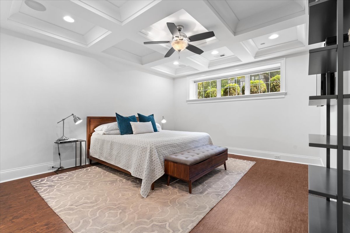 3048 N RACINE Avenue Unit: 1N