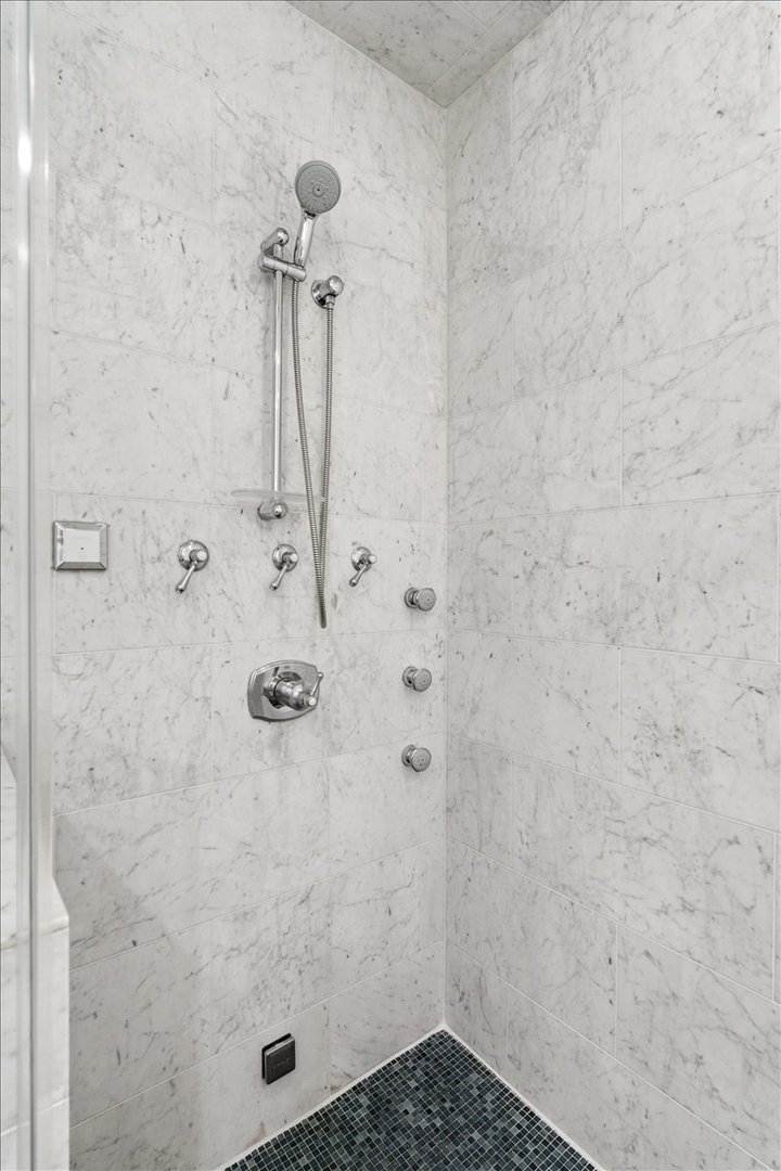 3048 N RACINE Avenue Unit: 1N