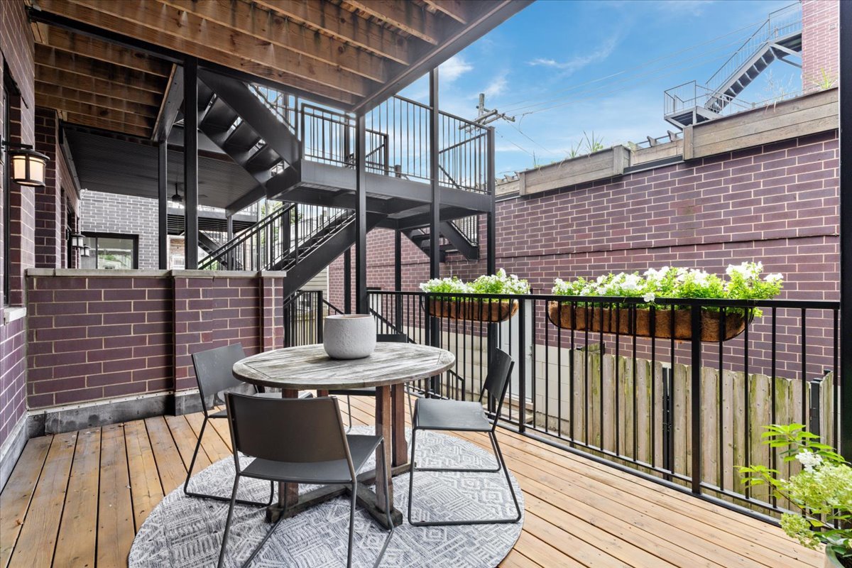 3048 N RACINE Avenue Unit: 1N