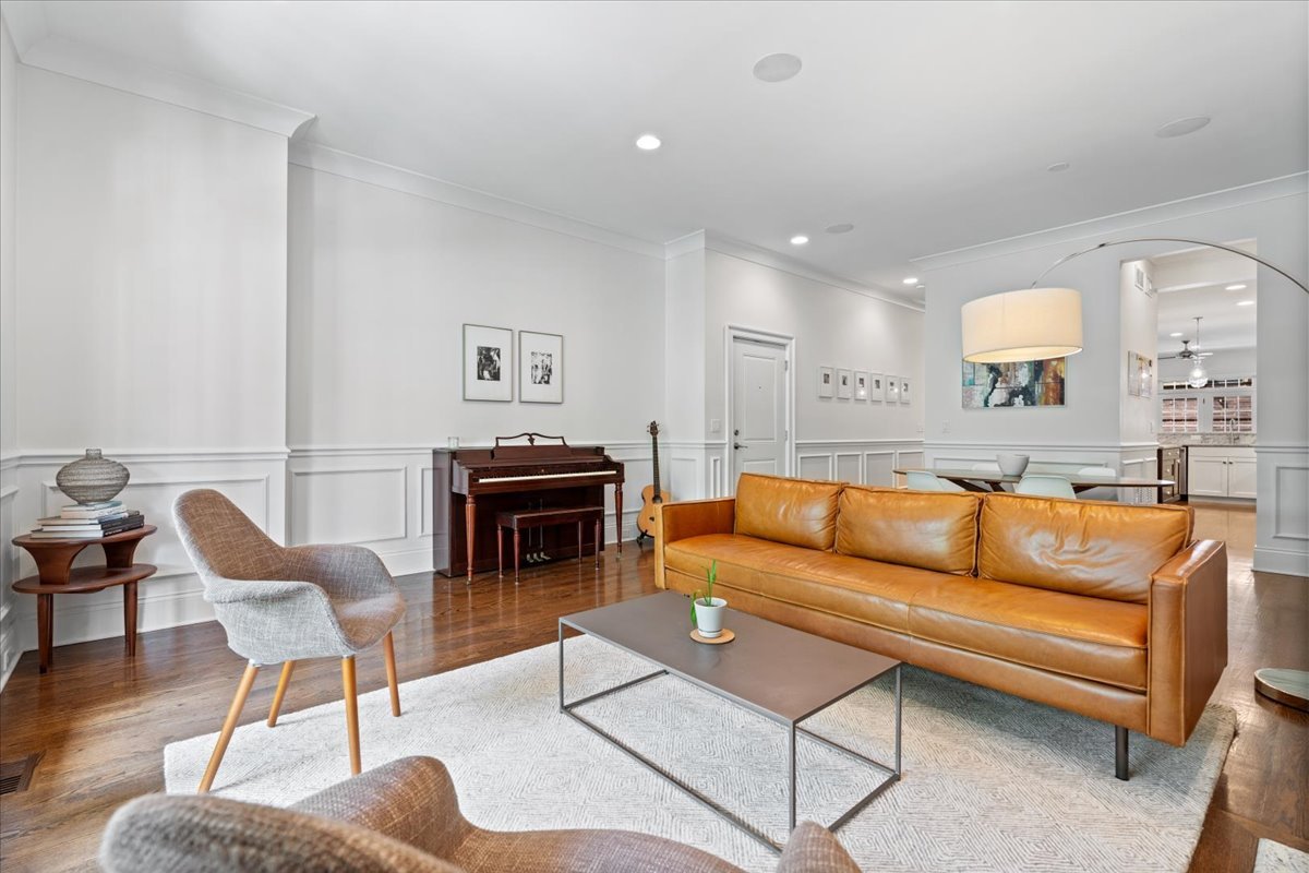 3048 N RACINE Avenue Unit: 1N