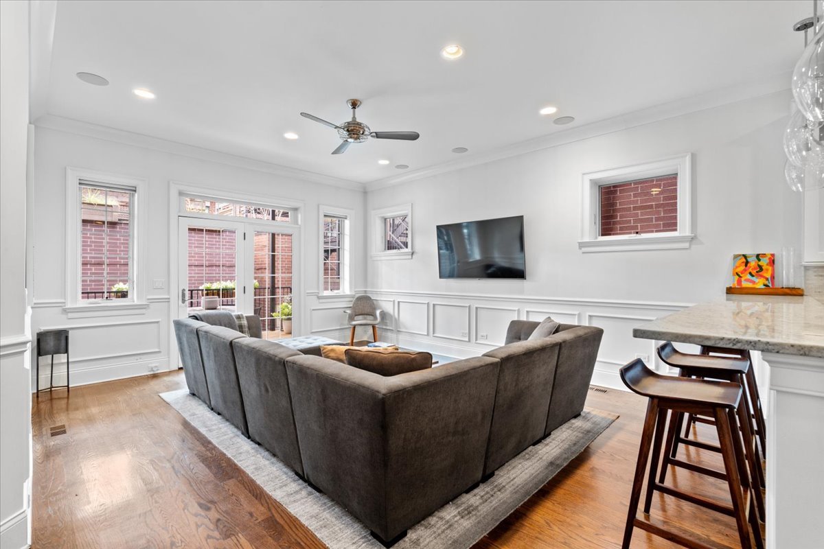 3048 N RACINE Avenue Unit: 1N