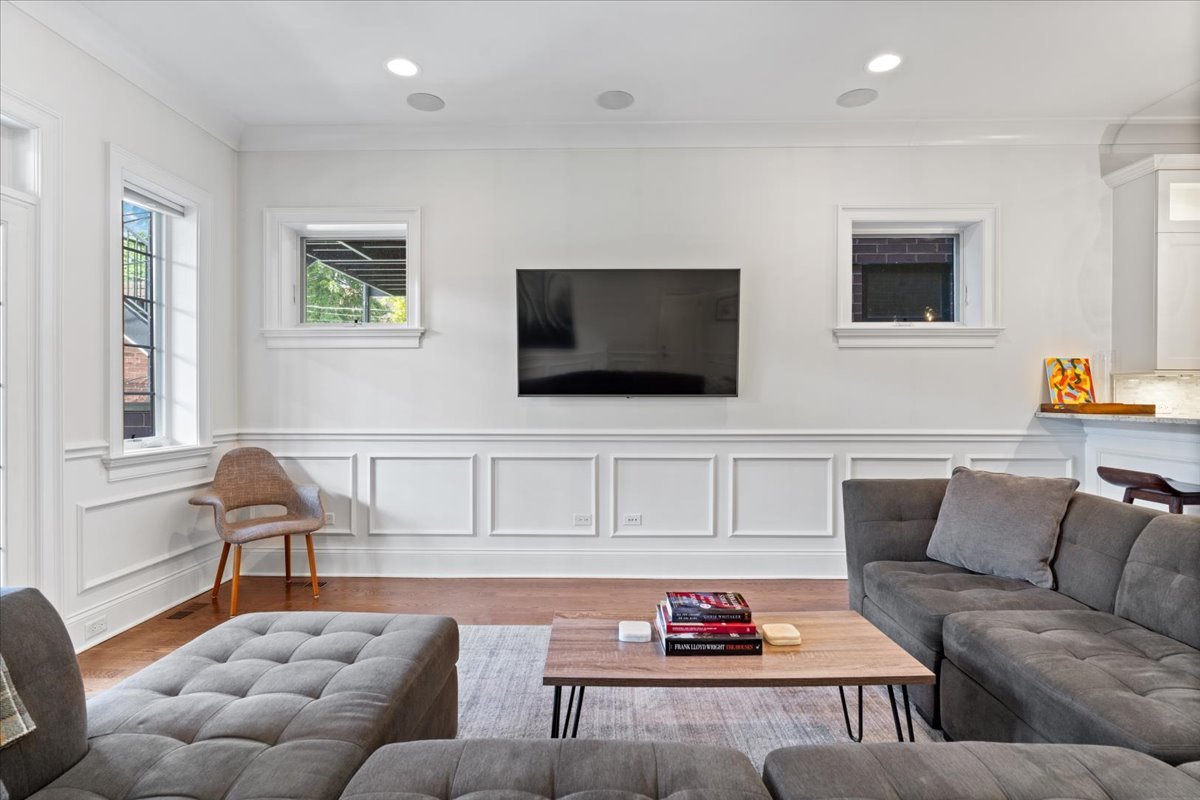 3048 N RACINE Avenue Unit: 1N