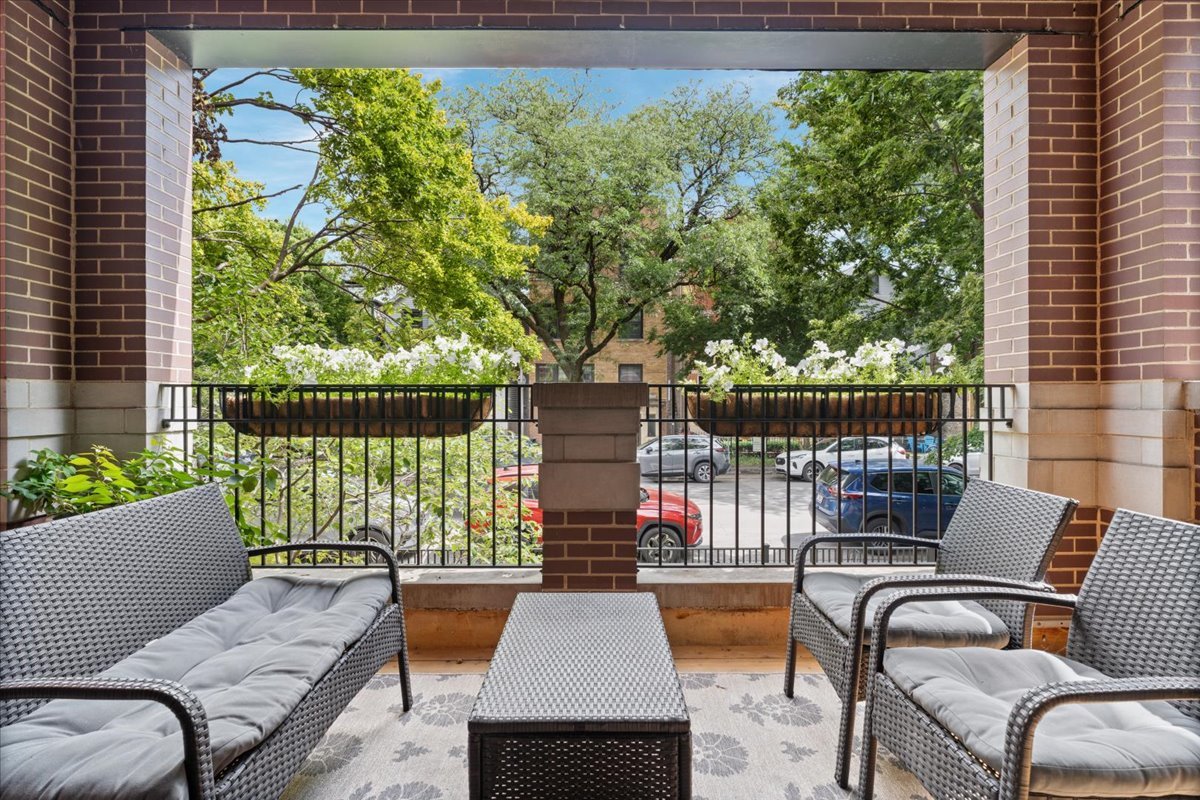3048 N RACINE Avenue Unit: 1N